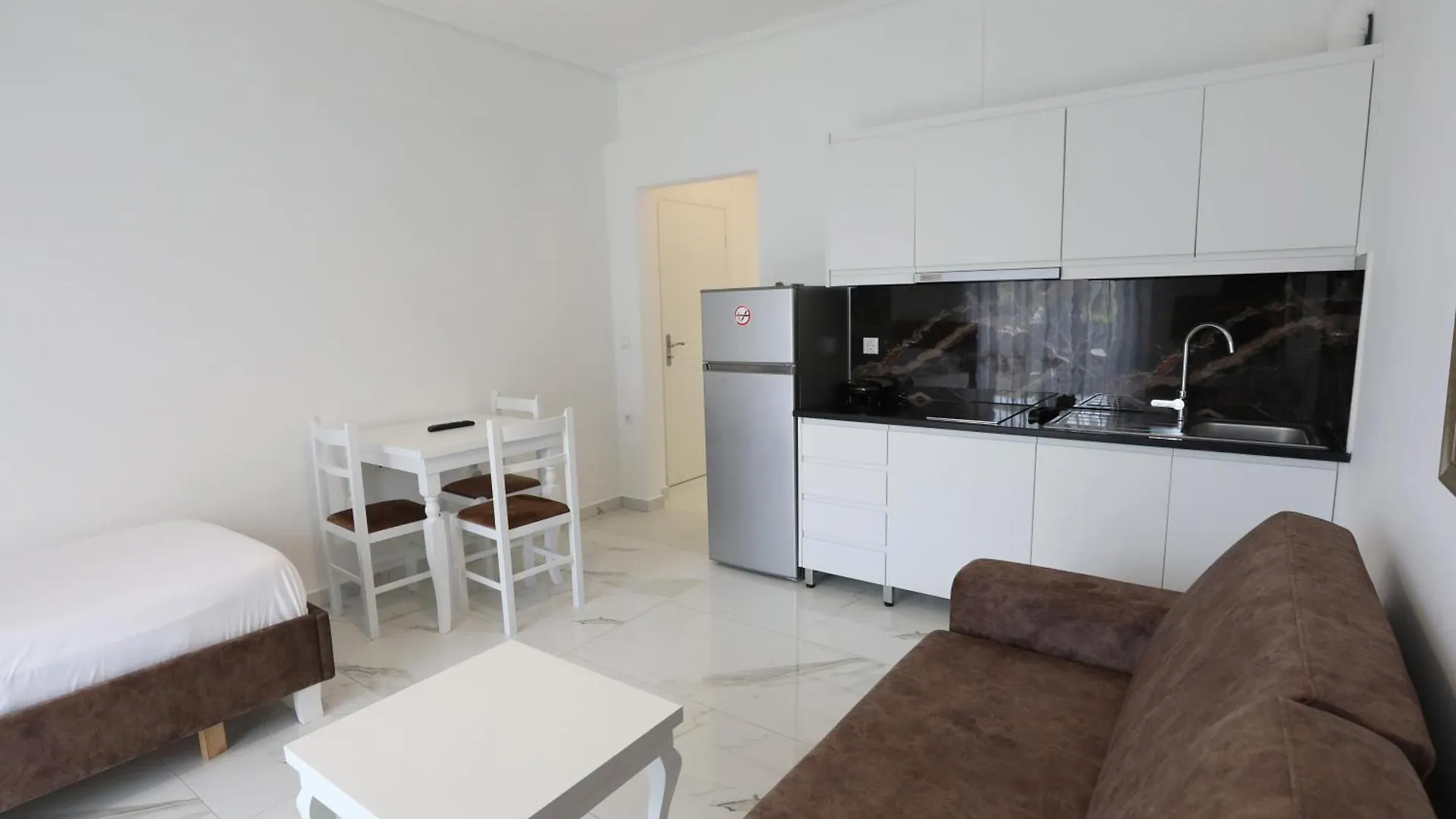Villa Aliko Sarandë 아파트